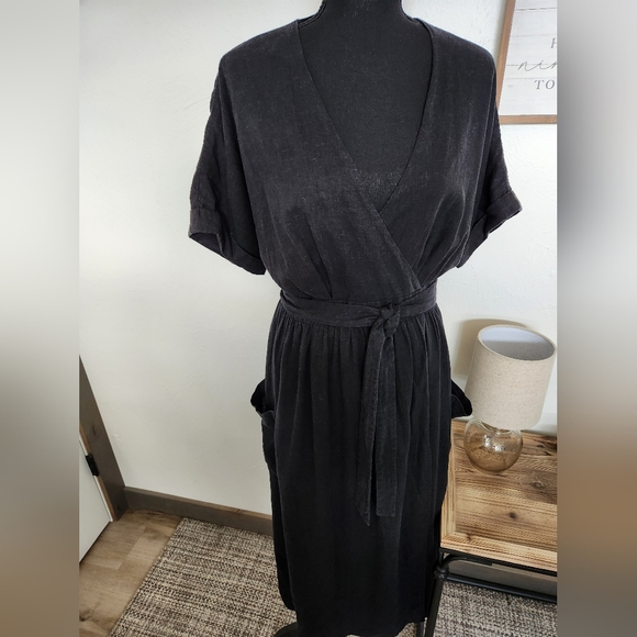 URBAN OUTFITTERS LINEN BLEND WRAP DRESS WITH DEEP POCKETS - Picture 5 of 12